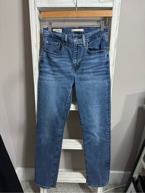 Levi's 724 Women's High Rise Straight Jeans